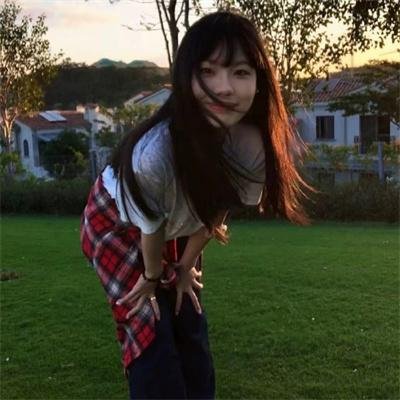 有色彩的女子